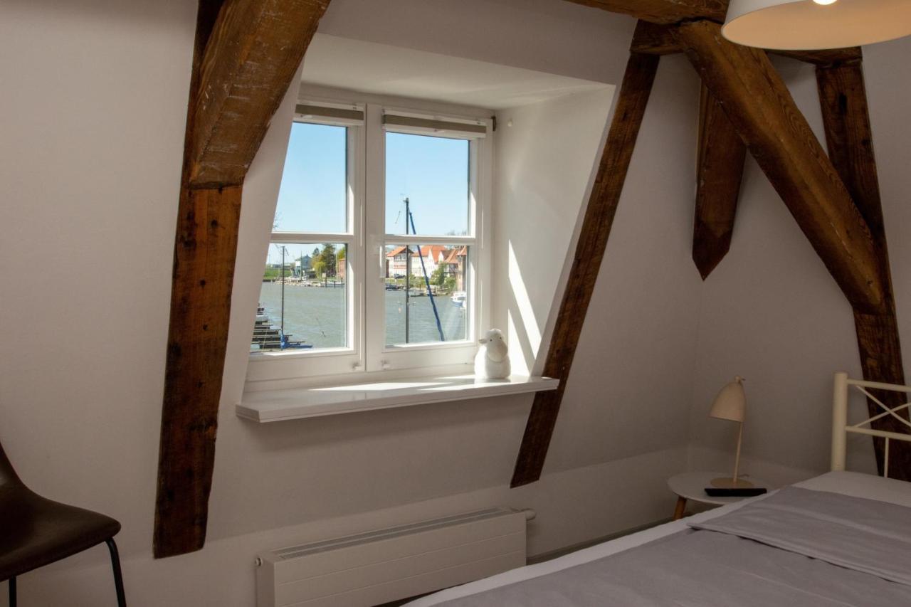 Hotel Das Brueckenhaus กลึคชตัดท์ ภายนอก รูปภาพ