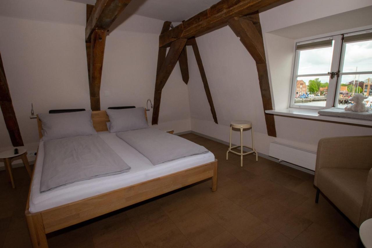 Hotel Das Brueckenhaus กลึคชตัดท์ ภายนอก รูปภาพ