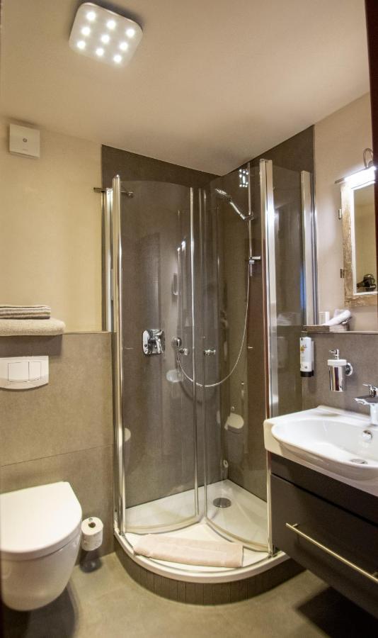 Hotel Das Brueckenhaus กลึคชตัดท์ ภายนอก รูปภาพ